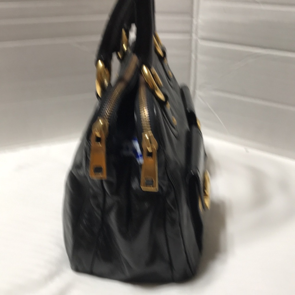 Marc Jacobs triple compartment satchel with double lock and gold tone hardware. - Picture 3 of 16